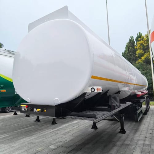 3-axis 42000L square single-cargo oil tanker - Image 3