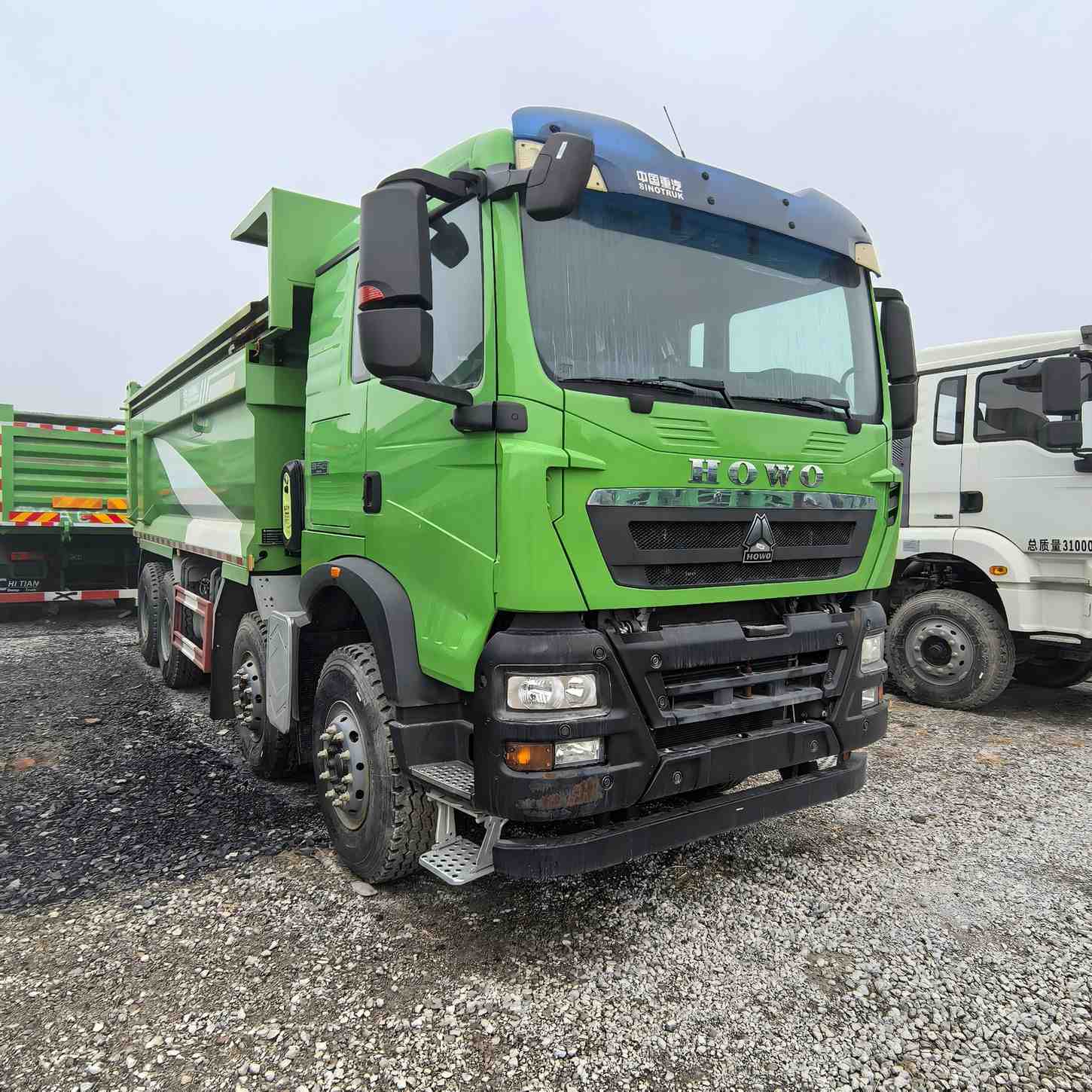 HOWO 400hp TX 8X4 Dump TRUCK - Image 4