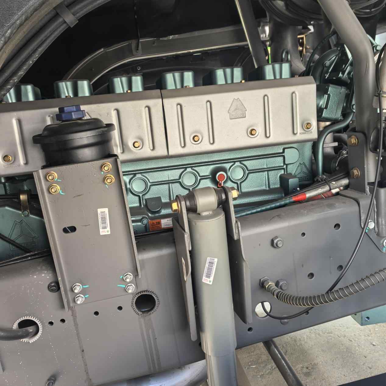 HOWO 371 6x4 tractor truck - Image 5