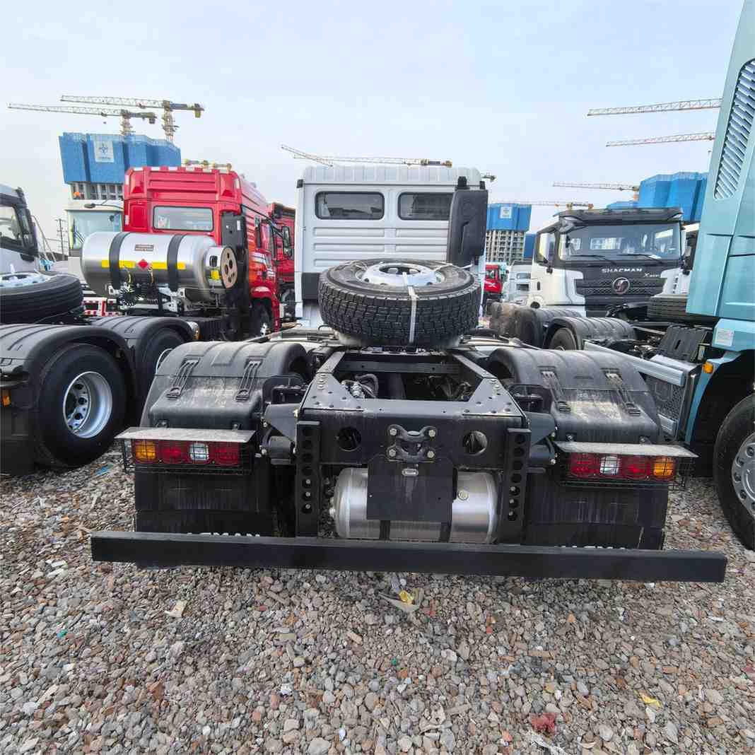 SHACMAN H3000 4x2 Pull Up - Image 3
