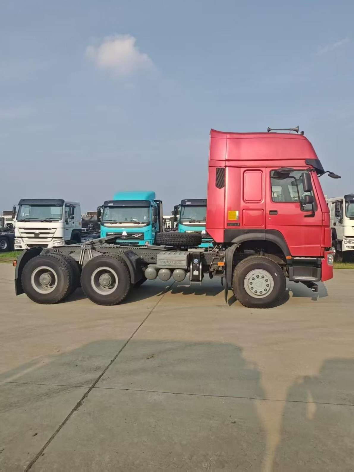 SINOTRUK HOWO high cub 6X4 pull car - Image 6