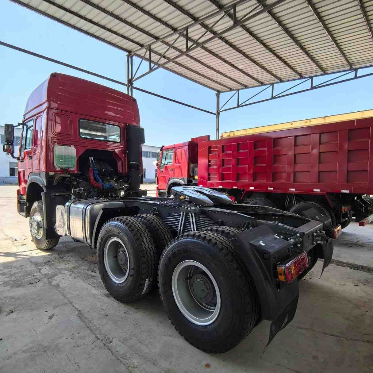 SINOTRUK HOWO high cub 6X4 pull car - Image 3