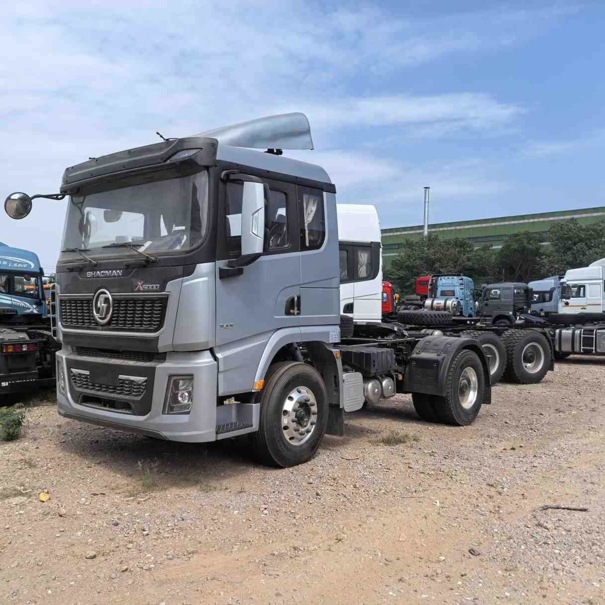 SHACMAN X5000 4x2 Pull Up - Image 4