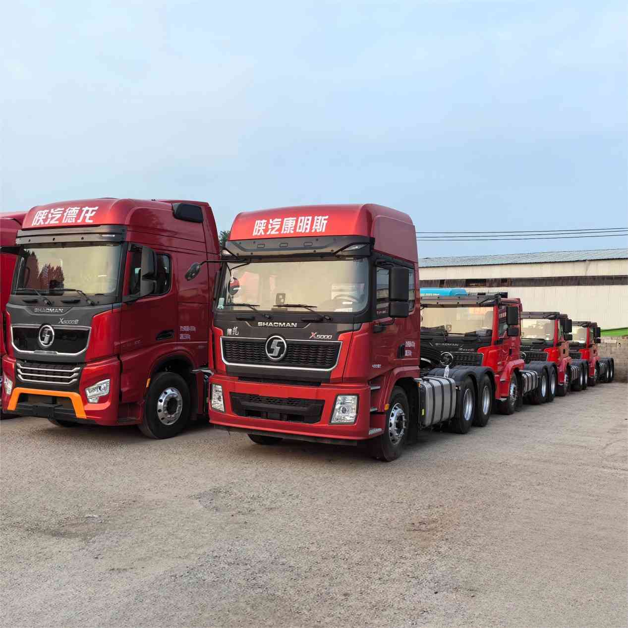 SHACMAN X5000 6x4 Pull Up - Image 3