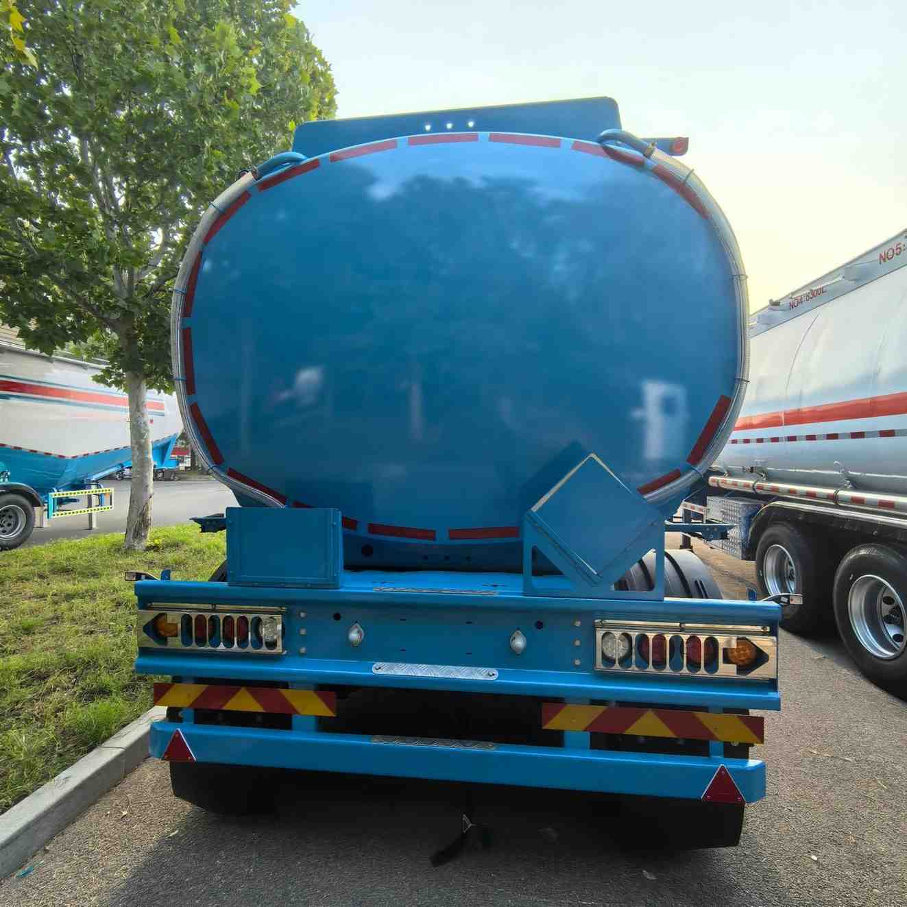 4-axis 42000L 3-cabin full trailer tanker - Image 6
