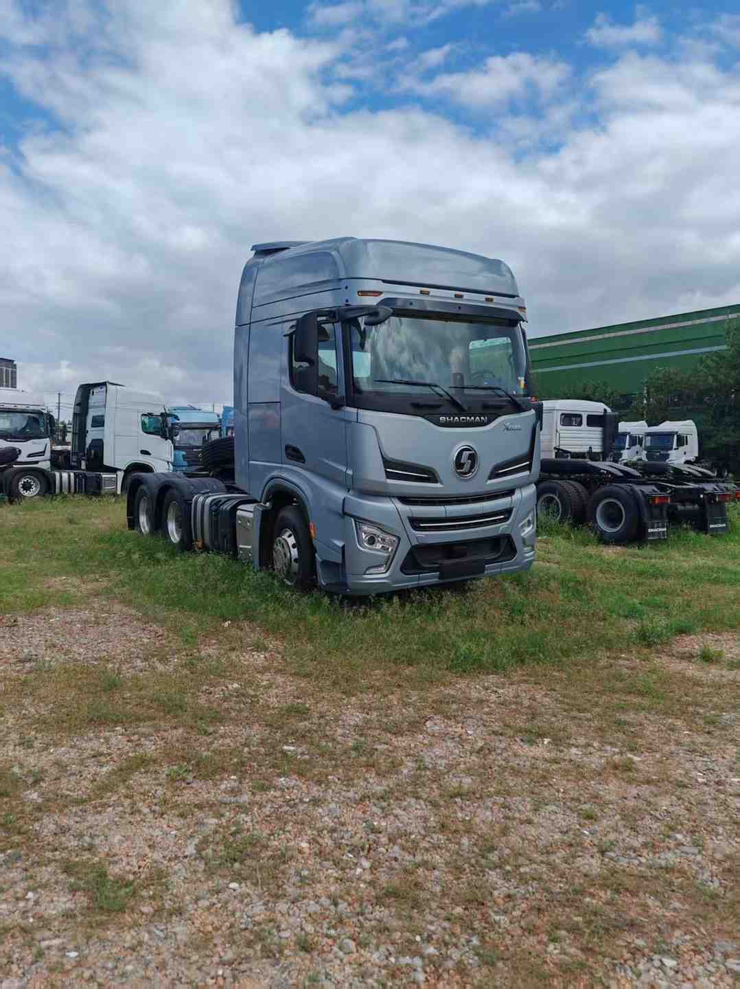 SHACMAN X6000 6x4 Pull Up - Image 5