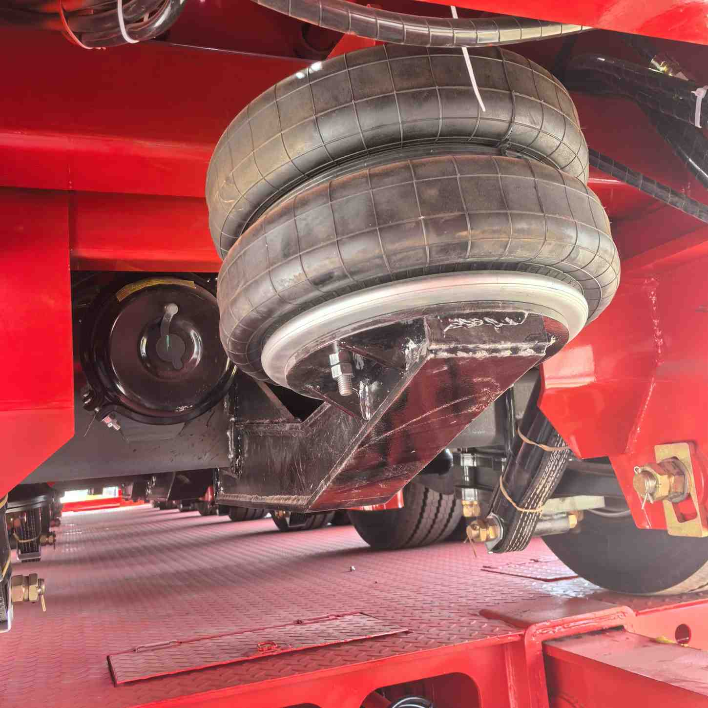 Low-profile multi-axle low flatbed semi-trailer - Image 3