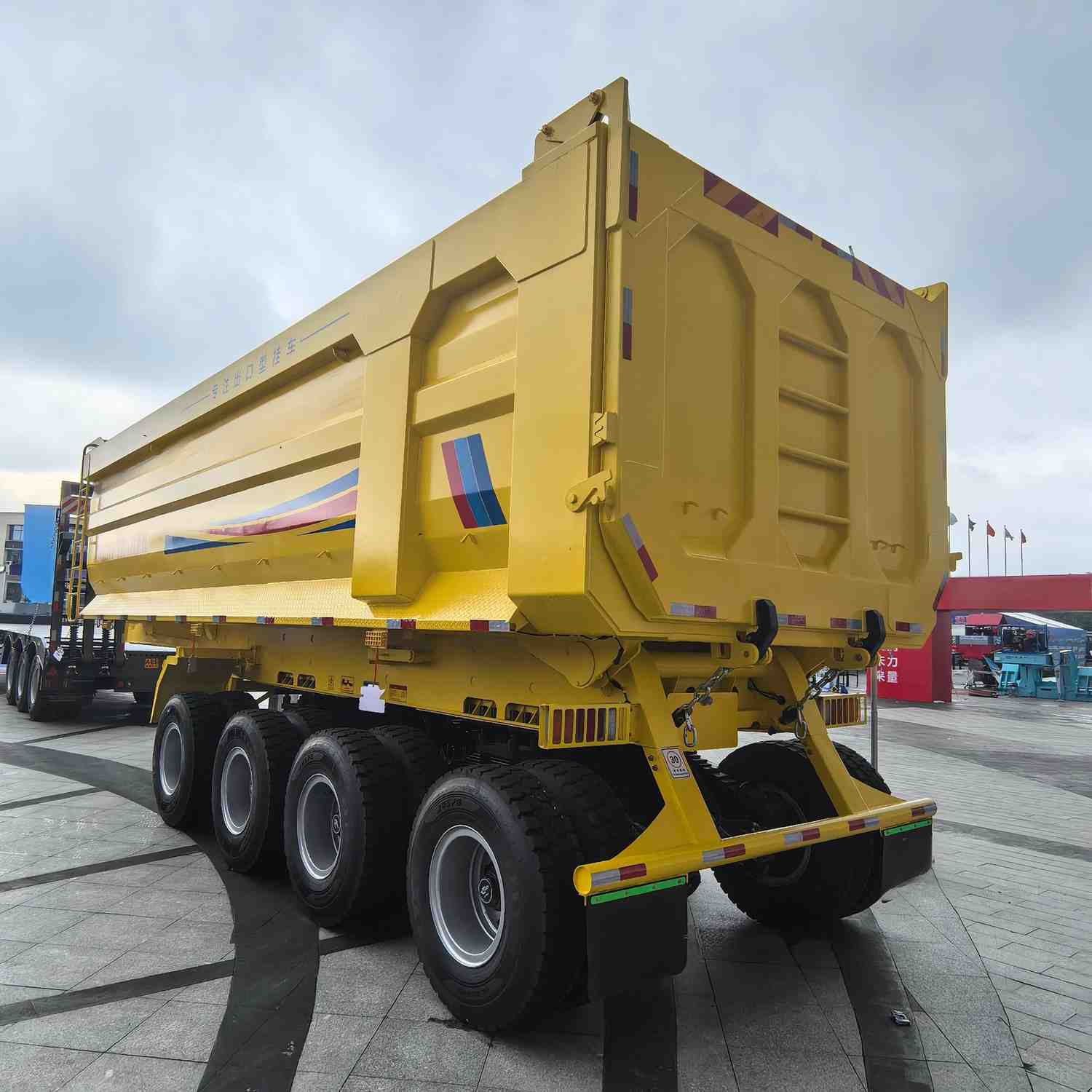 U-shaped three-axle rear-flip self-dumping - Image 6