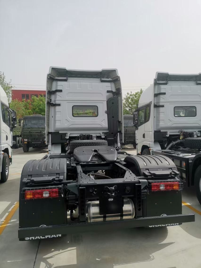 SHACMAN X3000 4X2 tractor truck - Image 6