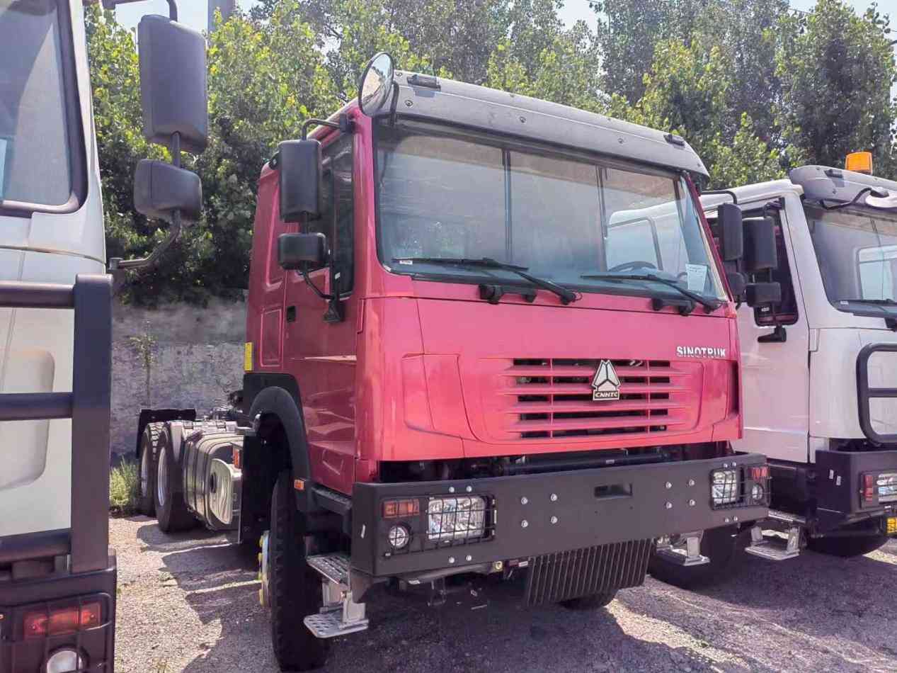 Heavy Automotive HOWO 430 horsepower heavy tractor - Image 5