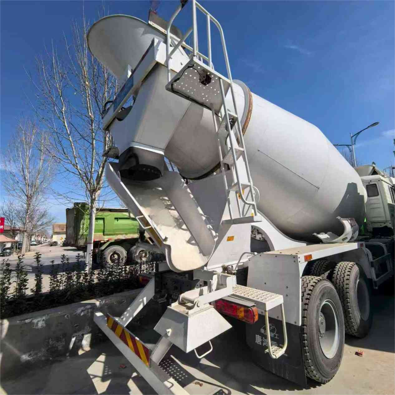 Howo 6x4 mixer truck - Image 7