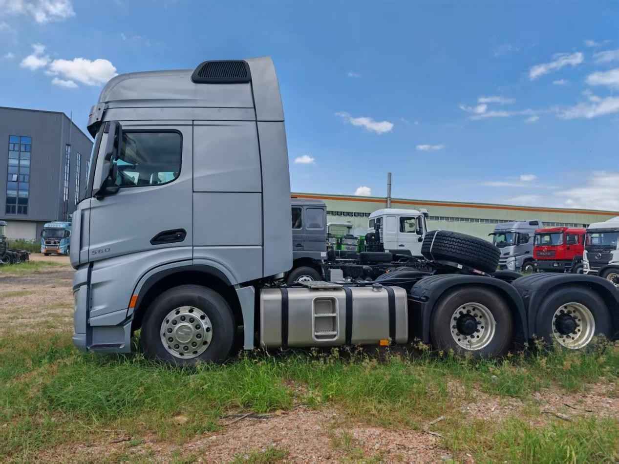 SHACMAN X6000 6x4 Pull Up - Image 6