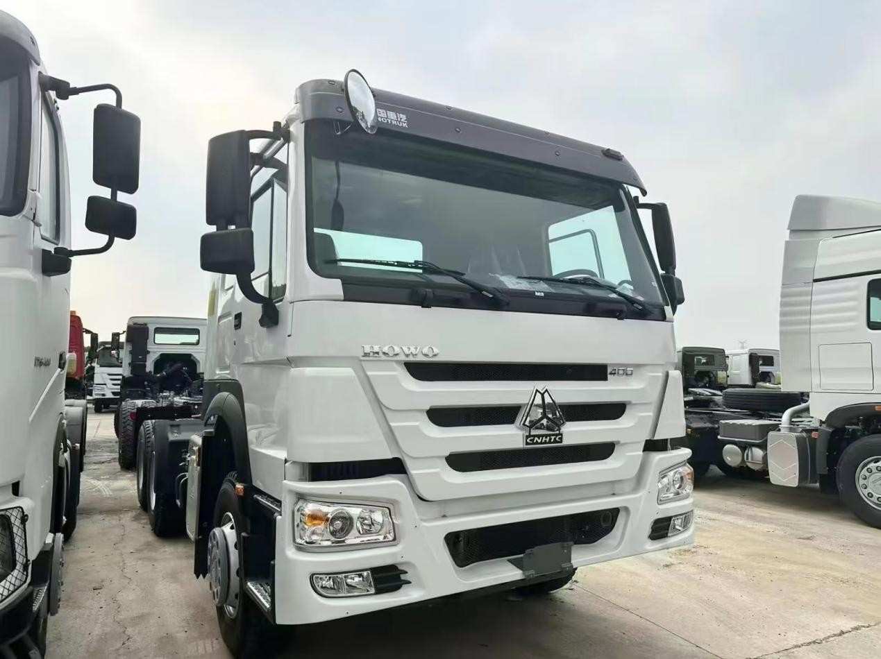 SINOTRUK Howo 6x4 400-horsepower tractor truck - Image 7
