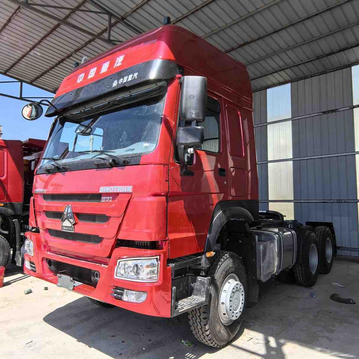 SINOTRUK HOWO high cub 6X4 pull car - Image 2