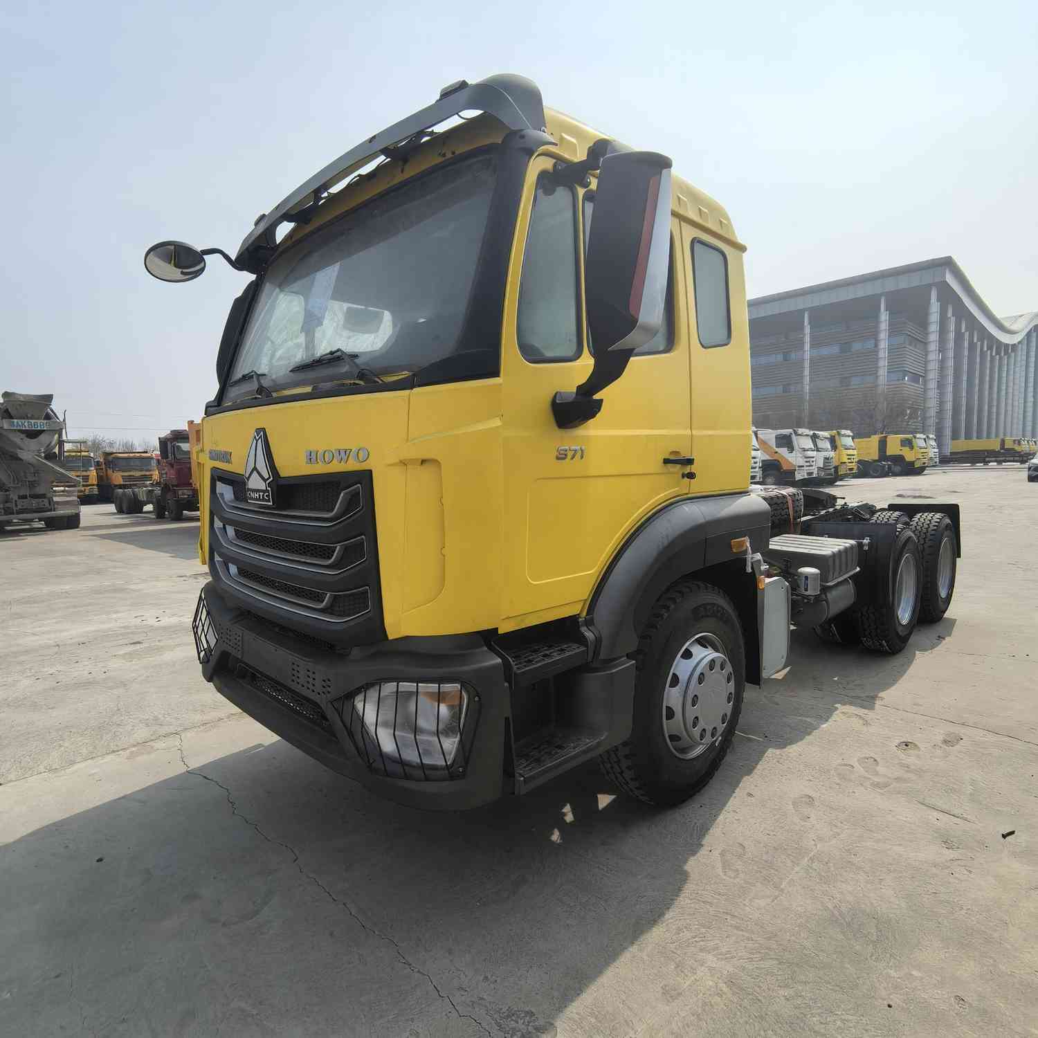 SINOTRUK HOHAN 6X4 TRACTOR IN CBU CONDITION - Image 5