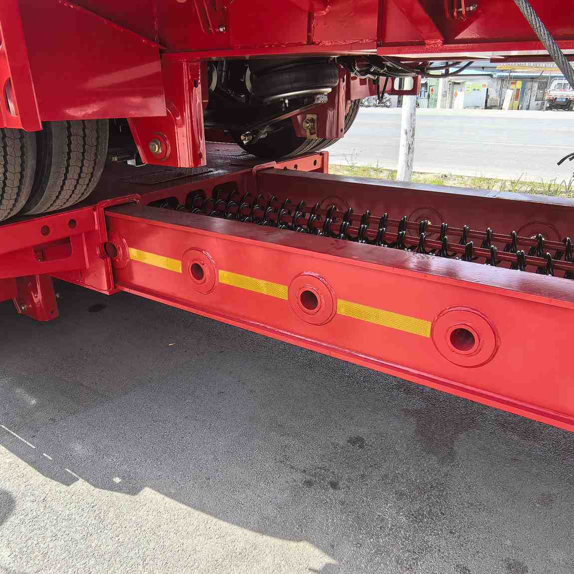 Low-profile multi-axle low flatbed semi-trailer - Image 4