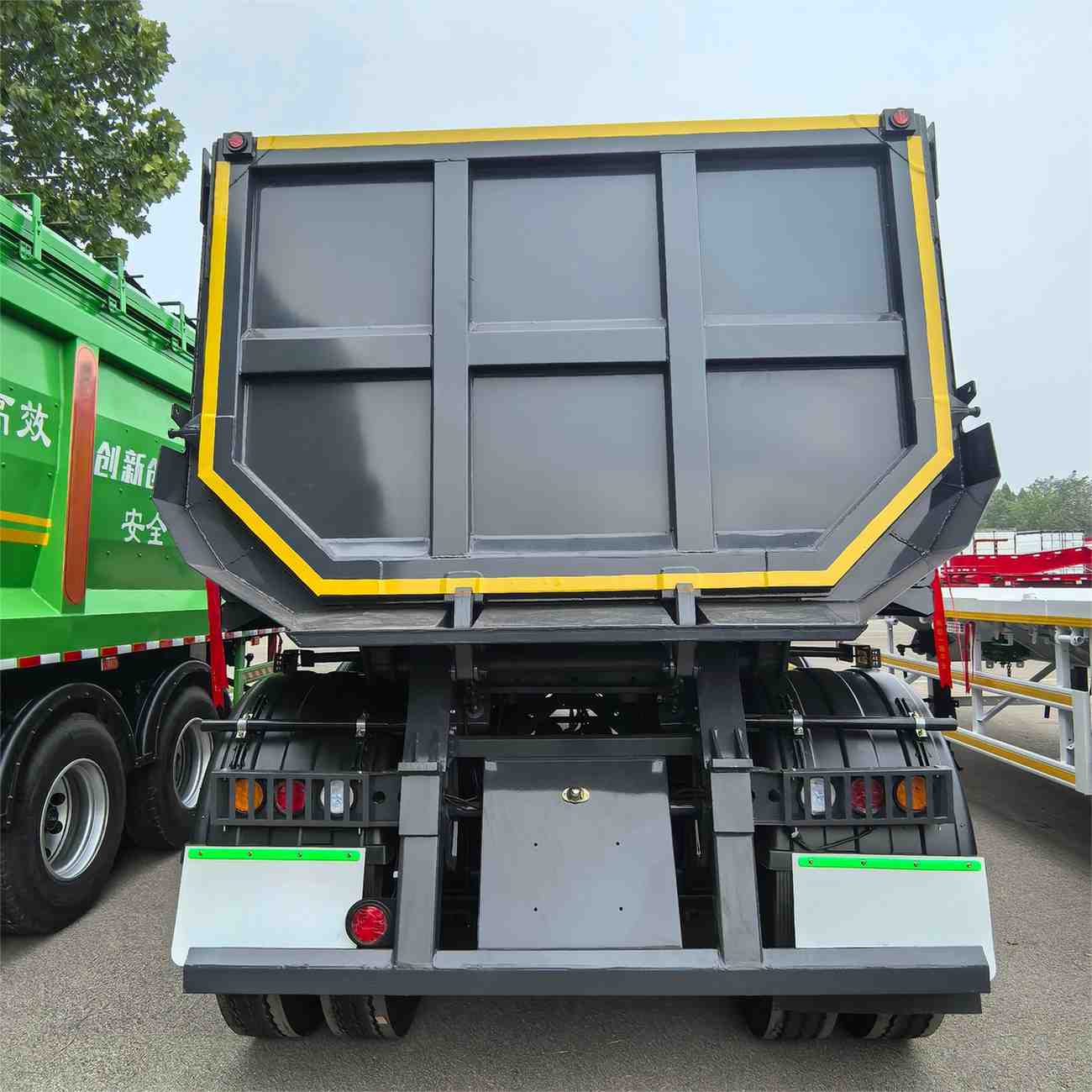 U-shaped three-axle rear-flip self-dumping - Image 7