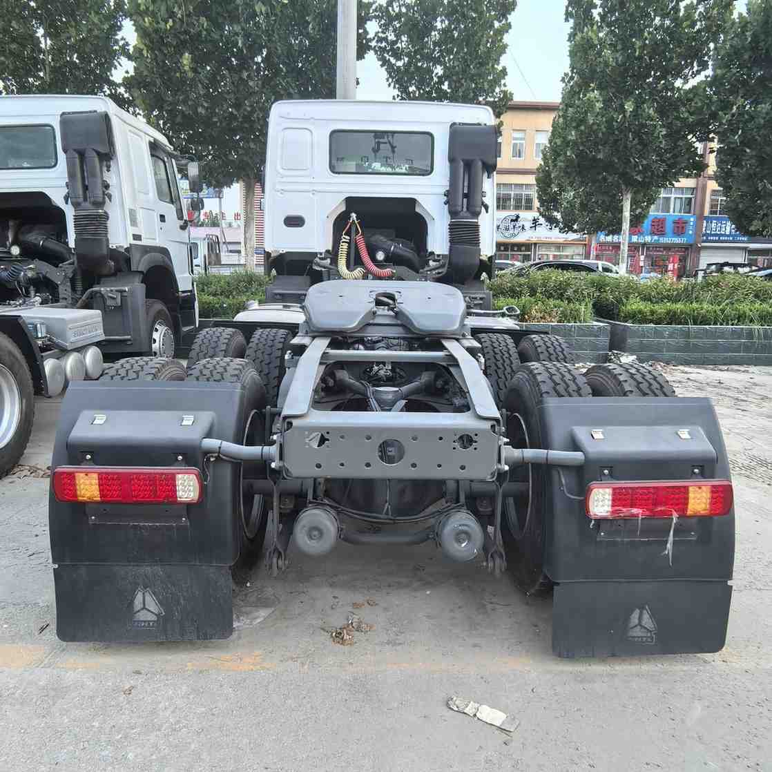HOWO 371 6x4 tractor truck - Image 3