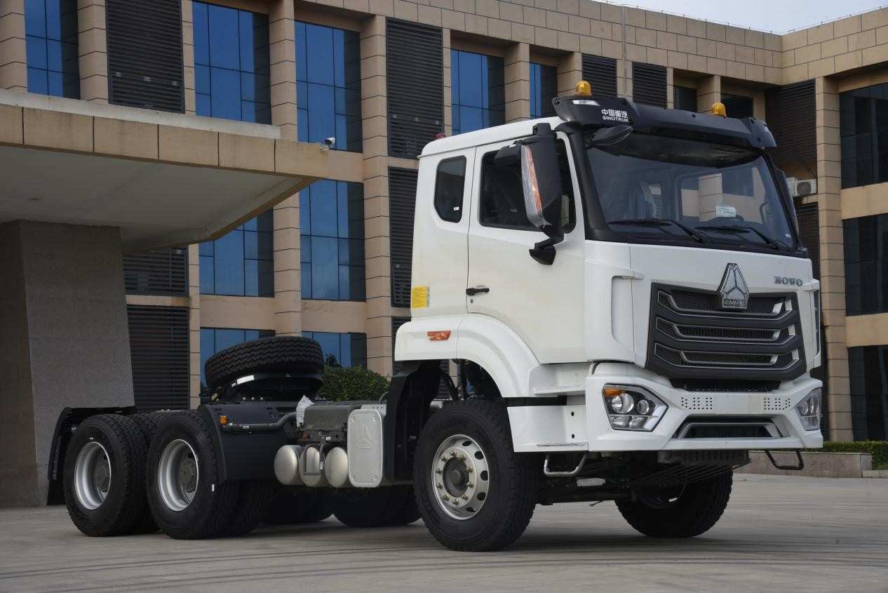 SINOTRUK HOWO N7B 380 6X4 TRACTOR IN CBU CONDITION - Image 7