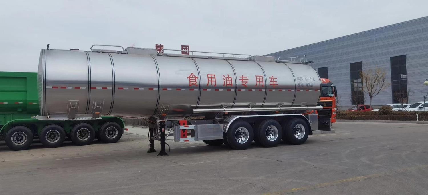 3 axle Edible oil transport semi-trailer - Image 3