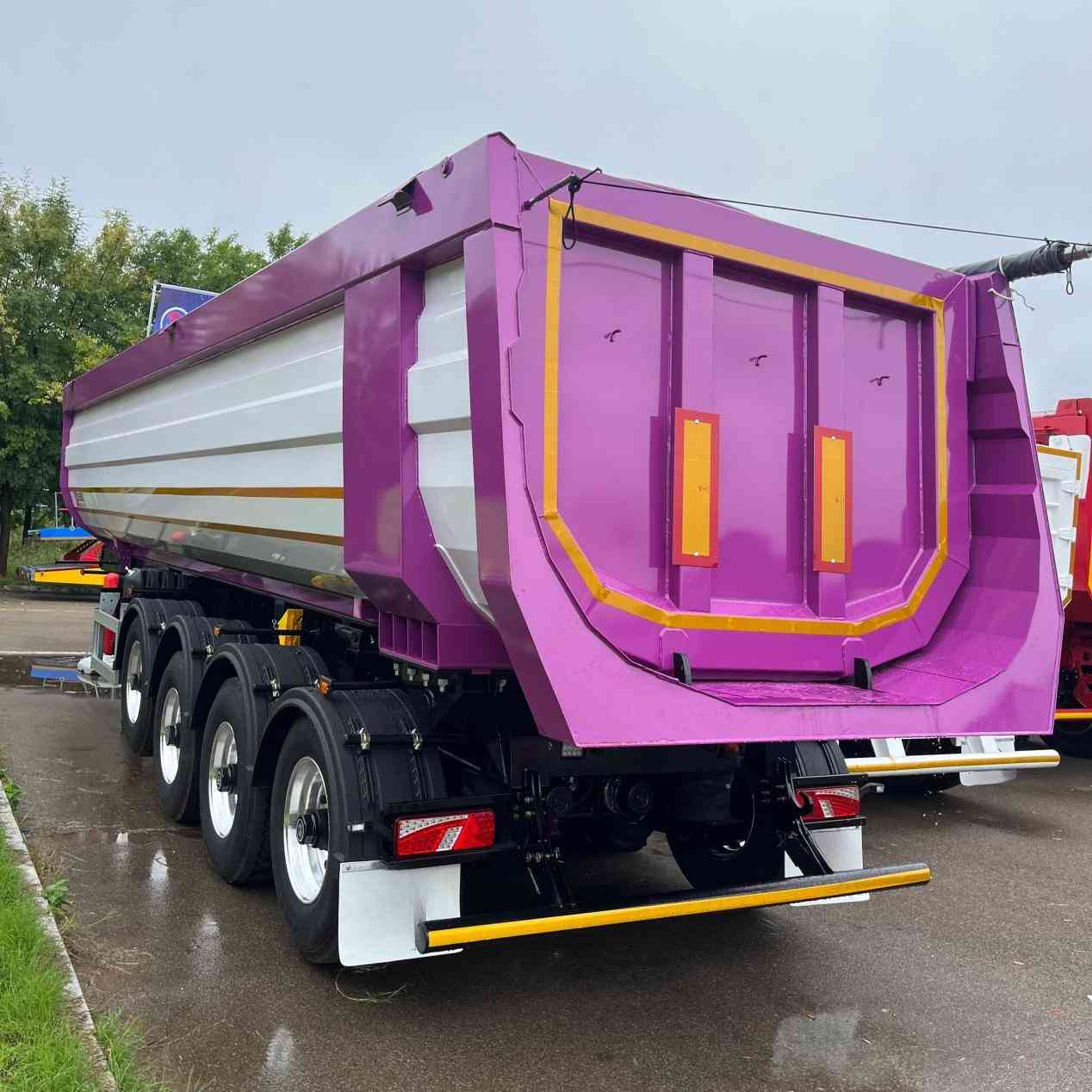 U shaped four-bridge front axle lifting rear turning self-unloading semi tarlier - Image 5