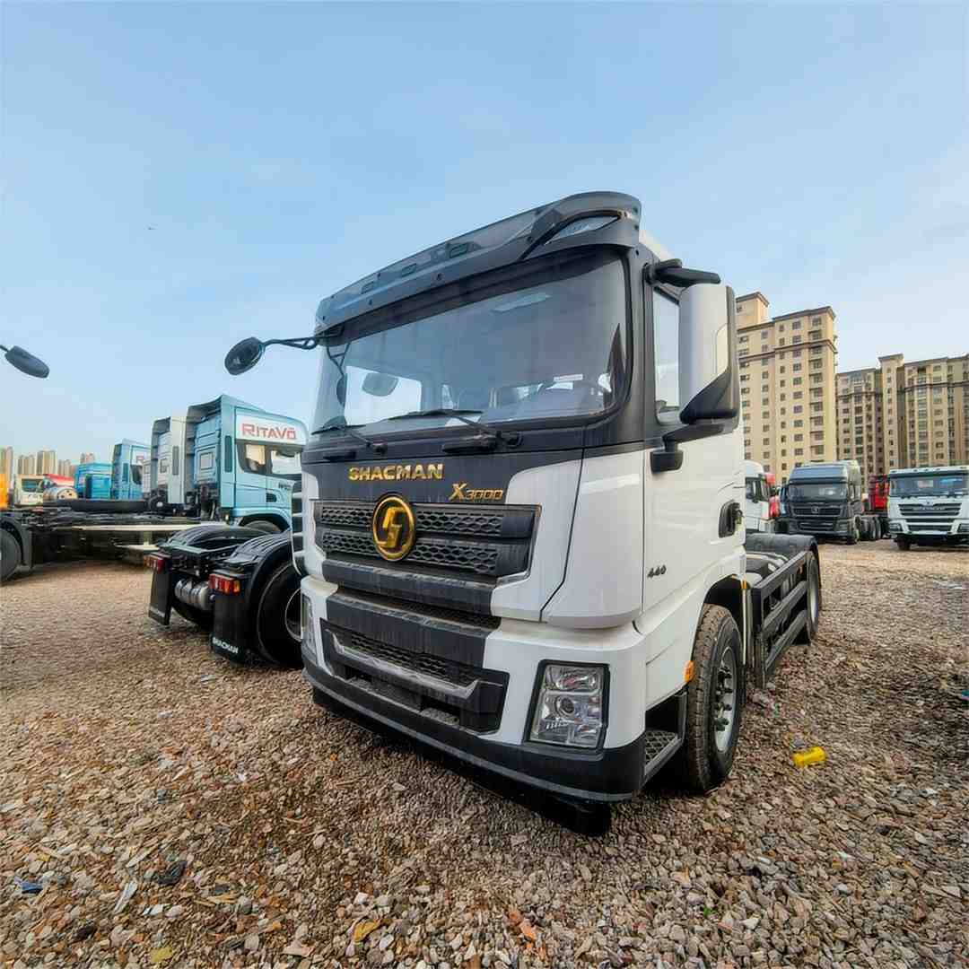 SHACMAN X3000 4X2 tractor truck - Image 4