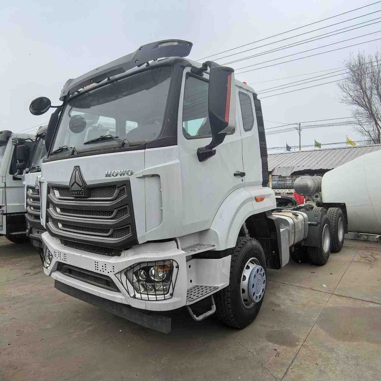 SINOTRUK HOWO N7B 380 6X4 TRACTOR IN CBU CONDITION - Image 2