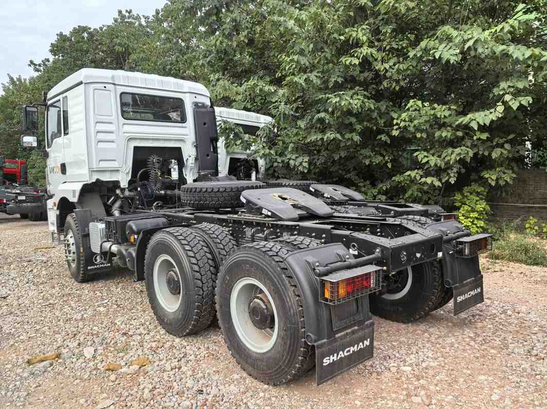 SHACMAN H3000 6x4 Pull Up - Image 2