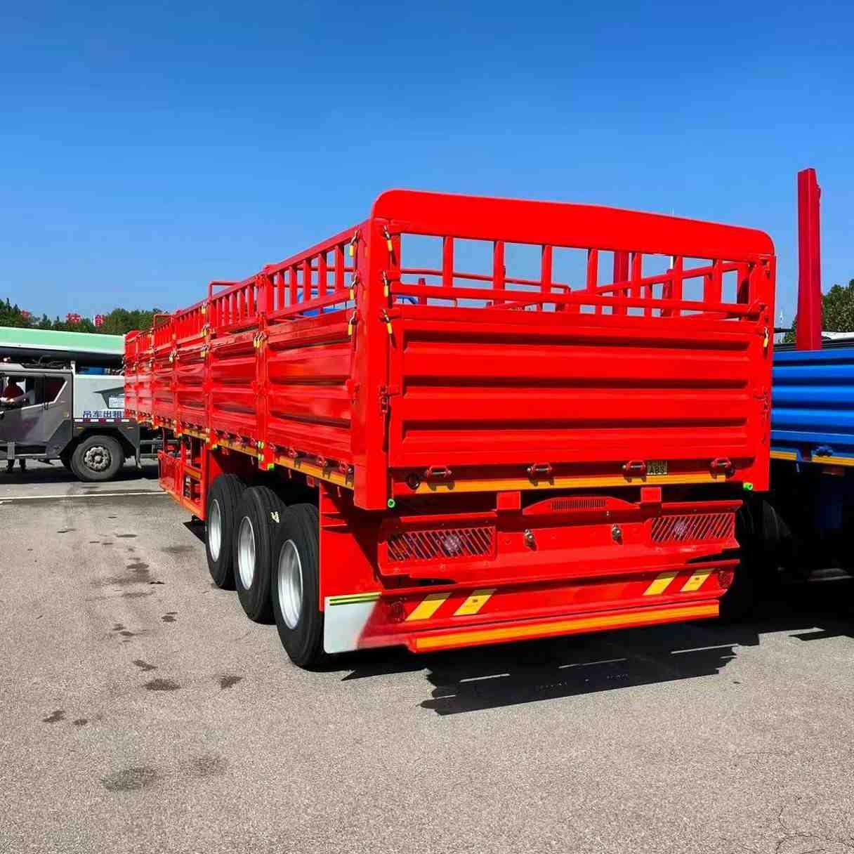 3-AXLE STAKE SEMI TRAILER - Image 3