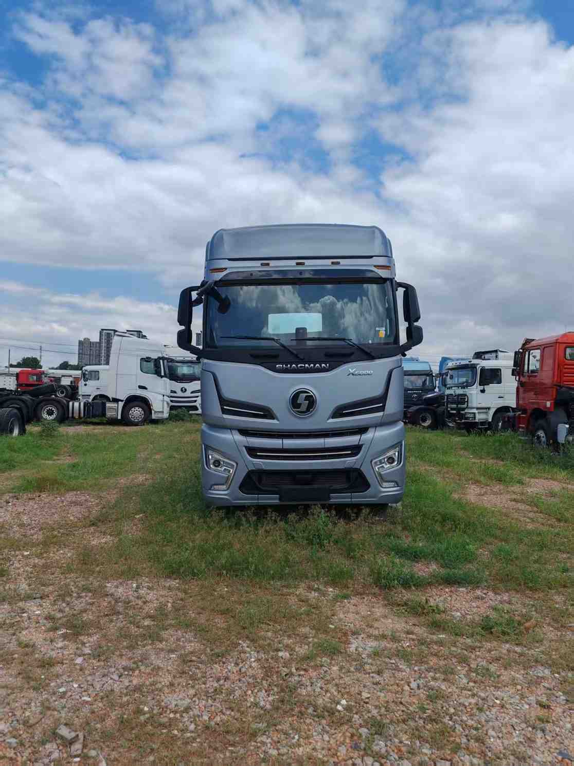 SHACMAN X6000 6x4 Pull Up - Image 2