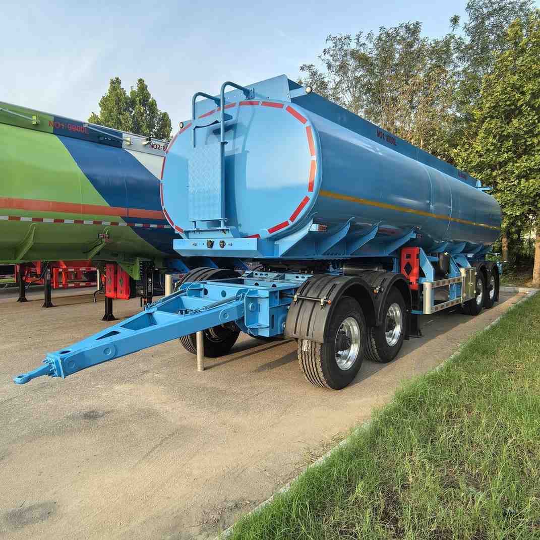4-axis 42000L 3-cabin full trailer tanker - Image 4