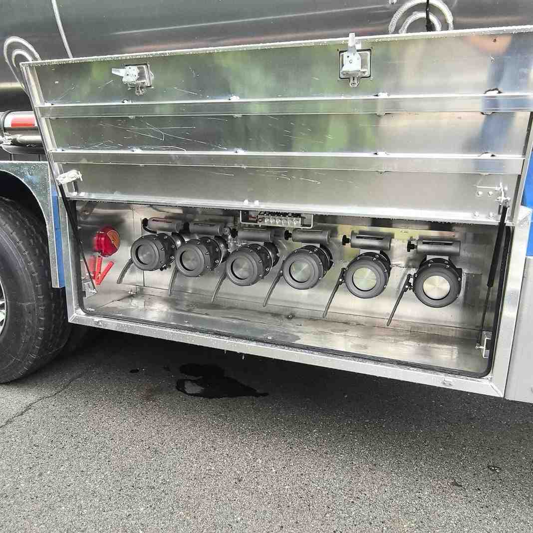48000L aluminum alloy oil tank semi-trailer - Image 6