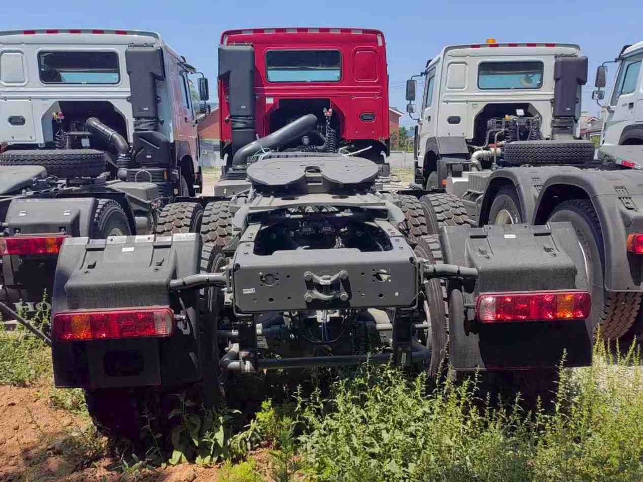 Heavy Automotive HOWO 430 horsepower heavy tractor - Image 2