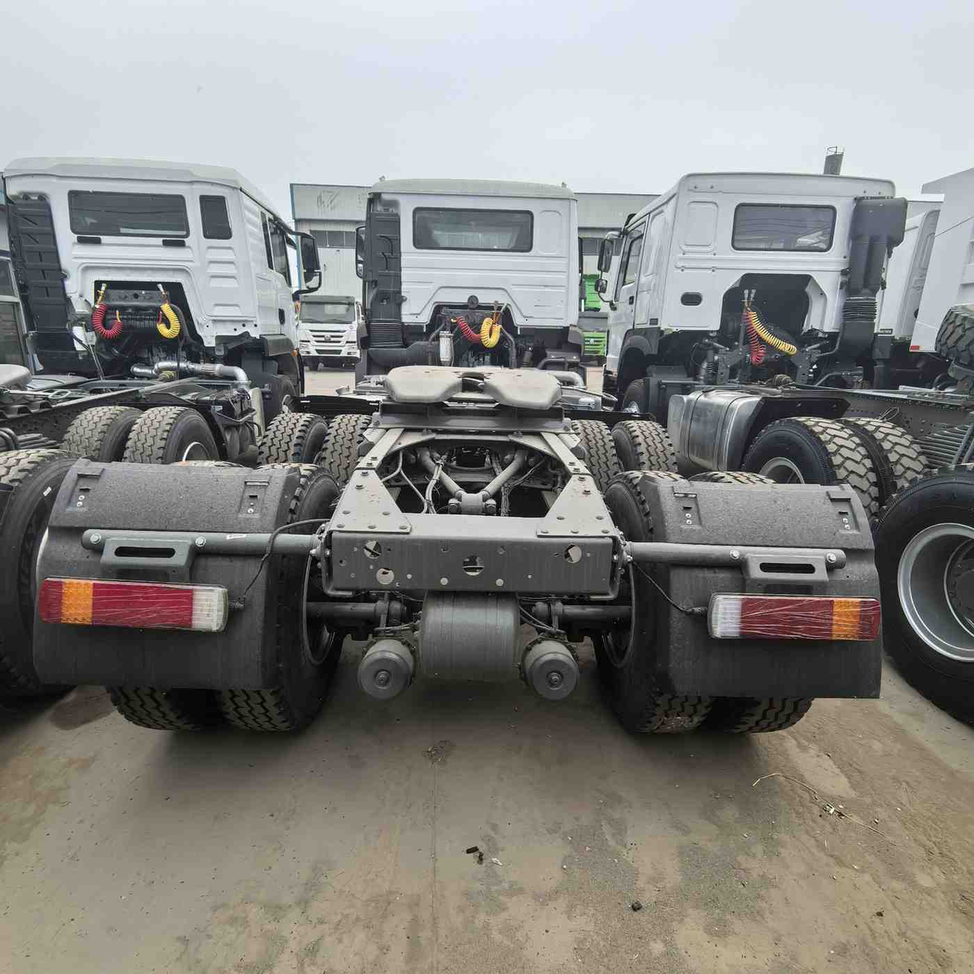 SINOTRUK HOHAN 6X4 TRACTOR IN CBU CONDITION - Image 3