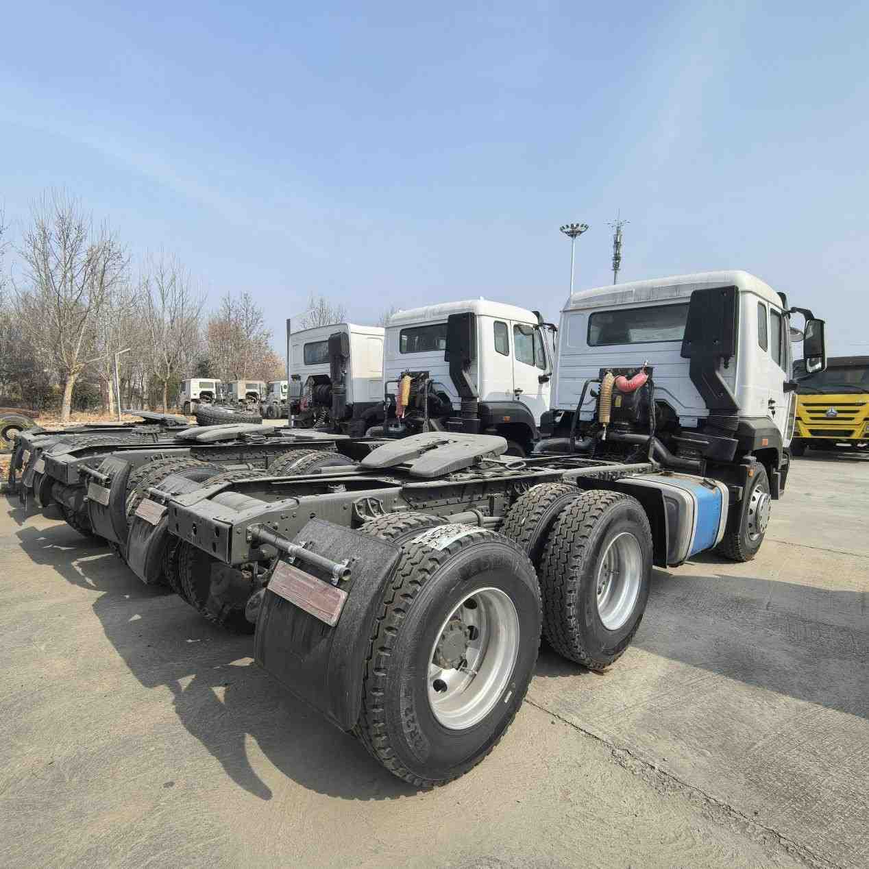 SINOTRUK HOWO N7B 380 6X4 TRACTOR IN CBU CONDITION - Image 4