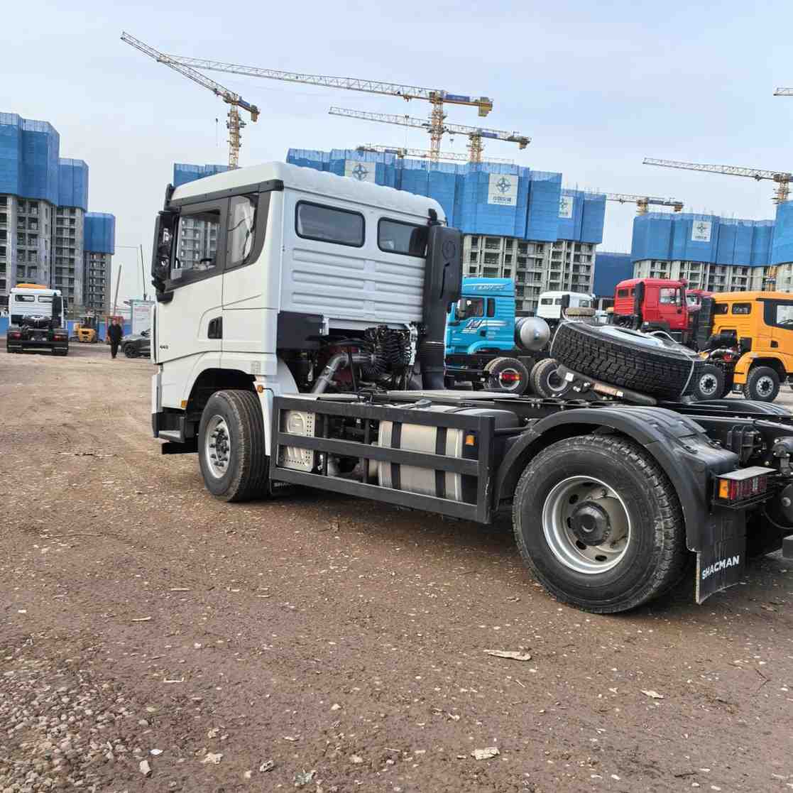 SHACMAN H3000 4x2 Pull Up - Image 5