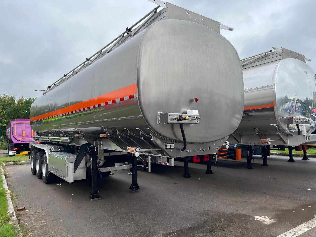 48000L aluminum alloy oil tank semi-trailer - Image 2