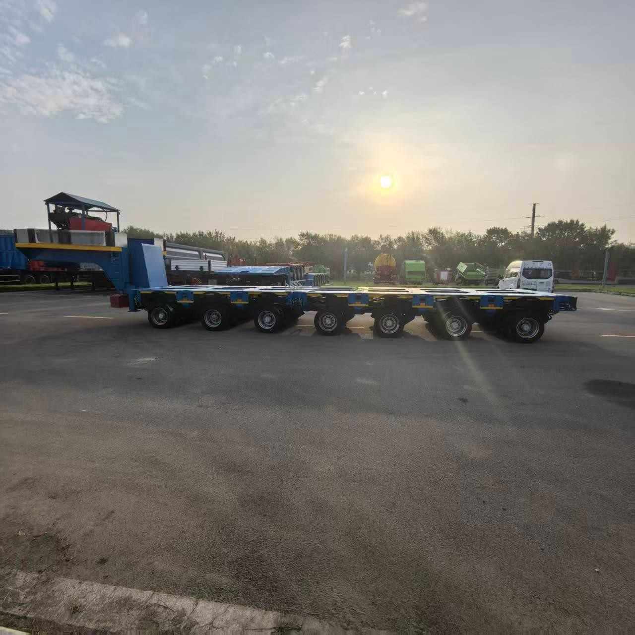 Hydraulic module low flatbed semi-trailer - Image 2