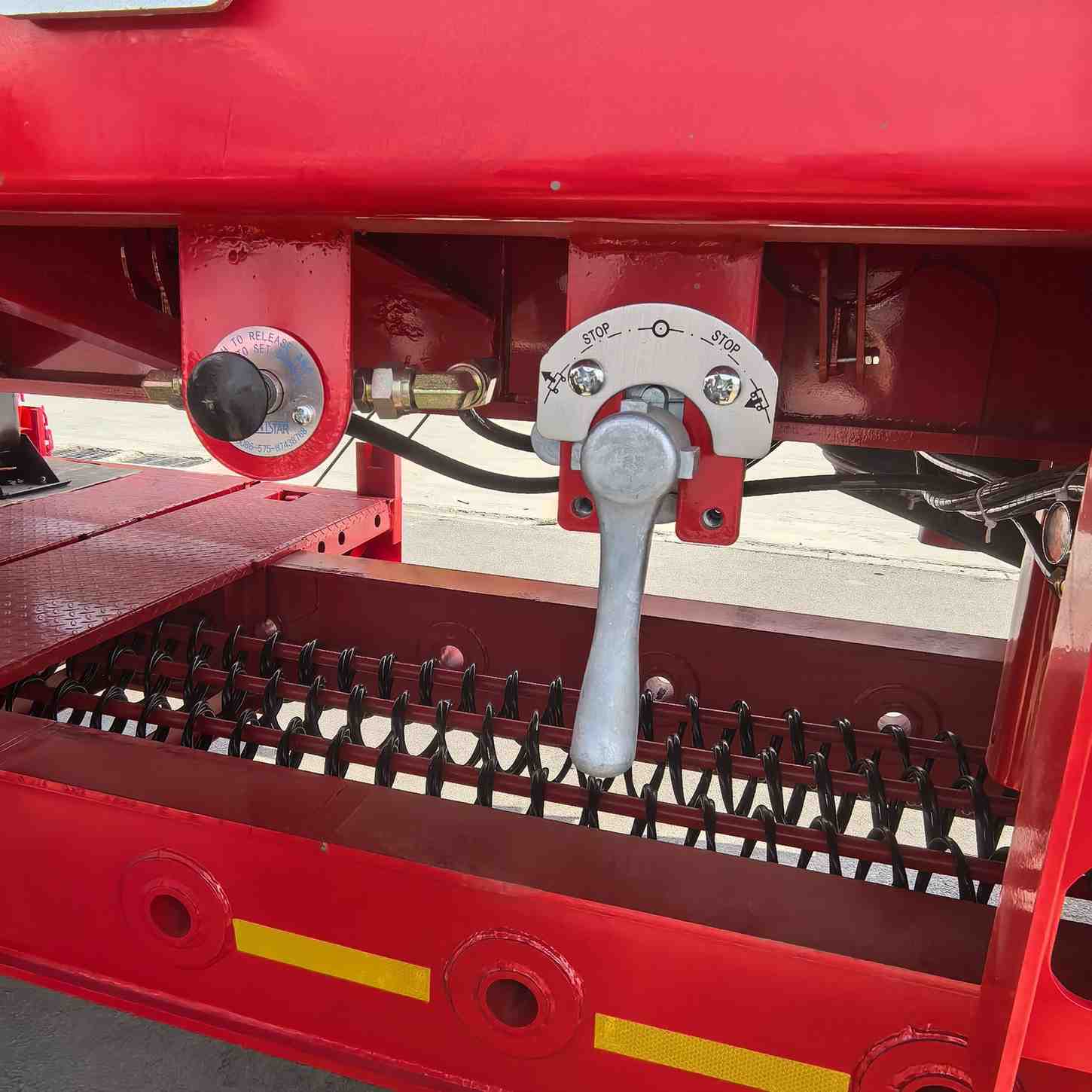 Low-profile multi-axle low flatbed semi-trailer - Image 2