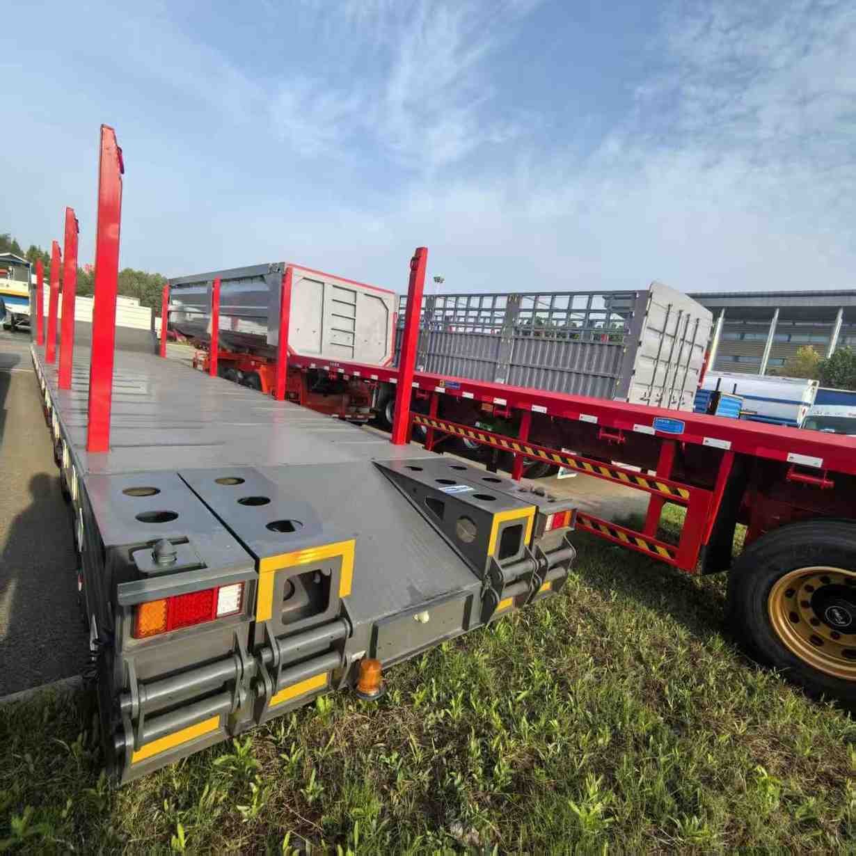 3-Axis Low Flatbed Semi-Trailer (with Wooden Piles) - Image 3