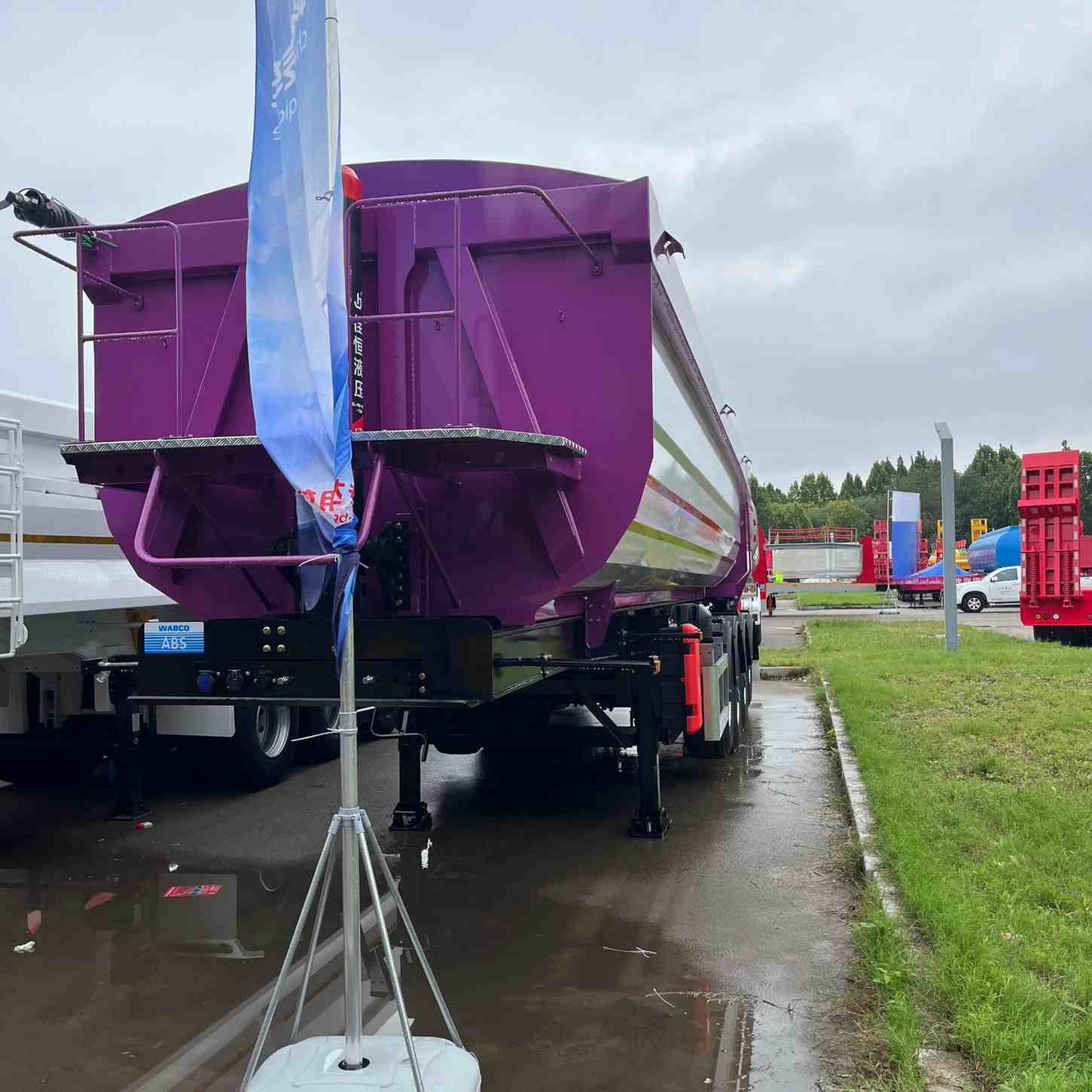 4-axle U-shaped four-axle front lift-and-turn dump semi tarlier - Image 5