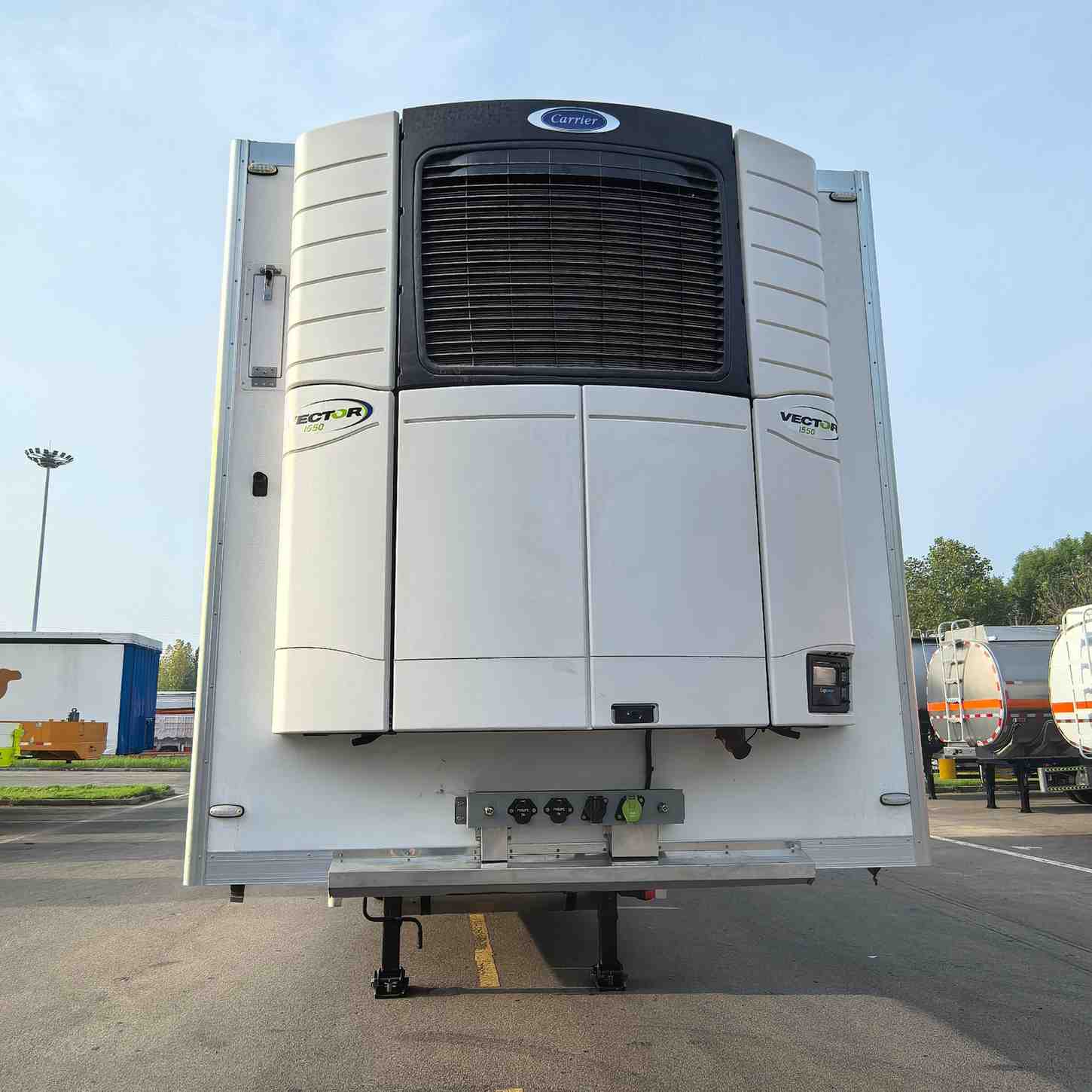 Refrigerated Semi-Trailer Vehicle - Image 6