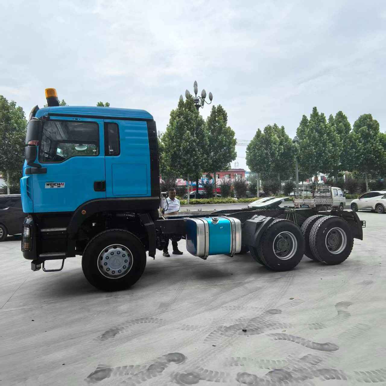 HOWO TX 400hp 6x4 tractor truck - Image 7